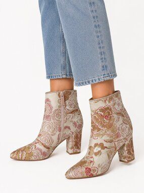 Nine West Floral Tapestry Booties Size 8